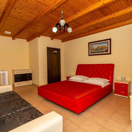 Hotel Albania Веліпоя Екстер'єр фото
