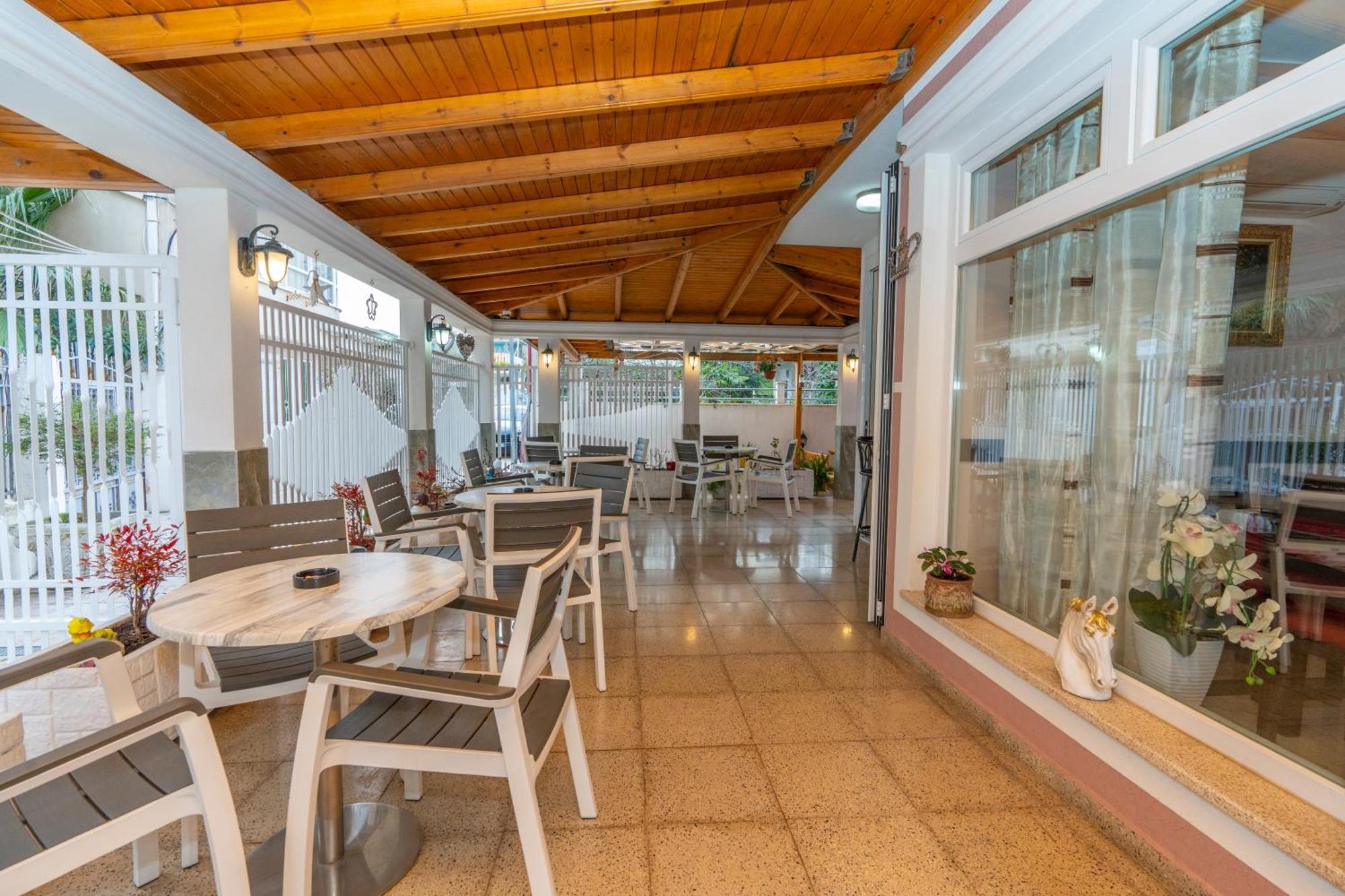 Hotel Albania Веліпоя Екстер'єр фото