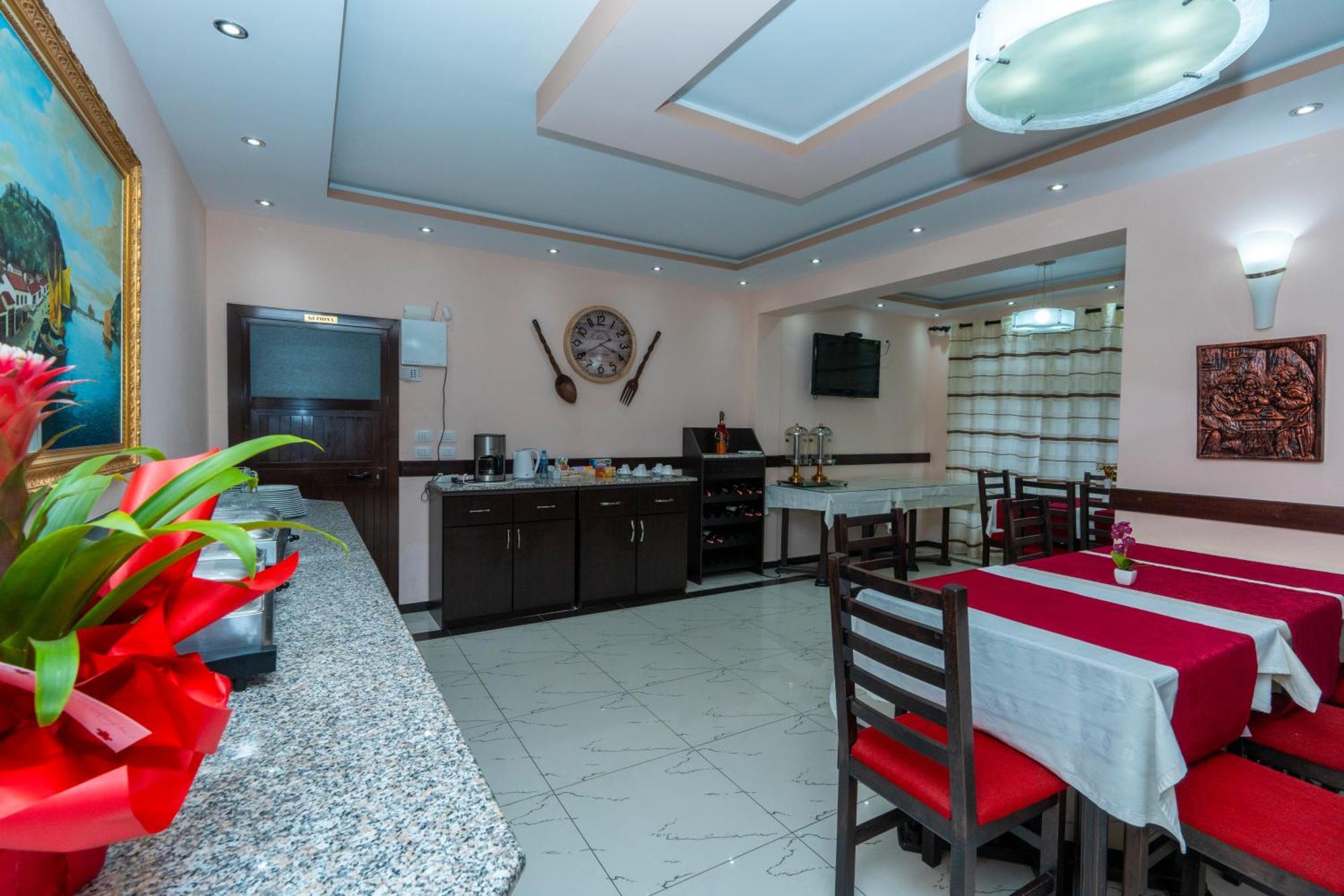 Hotel Albania Веліпоя Екстер'єр фото