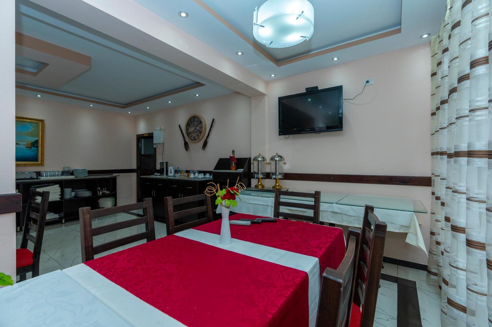Hotel Albania Веліпоя Екстер'єр фото