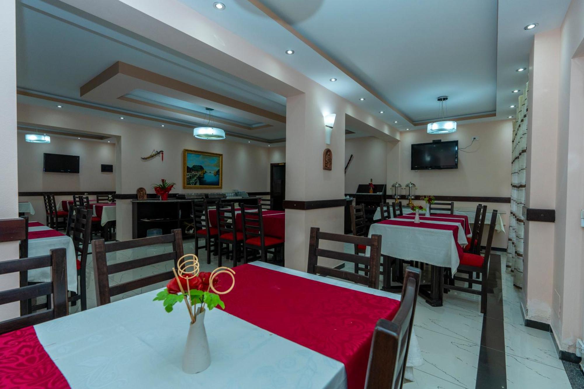 Hotel Albania Веліпоя Екстер'єр фото