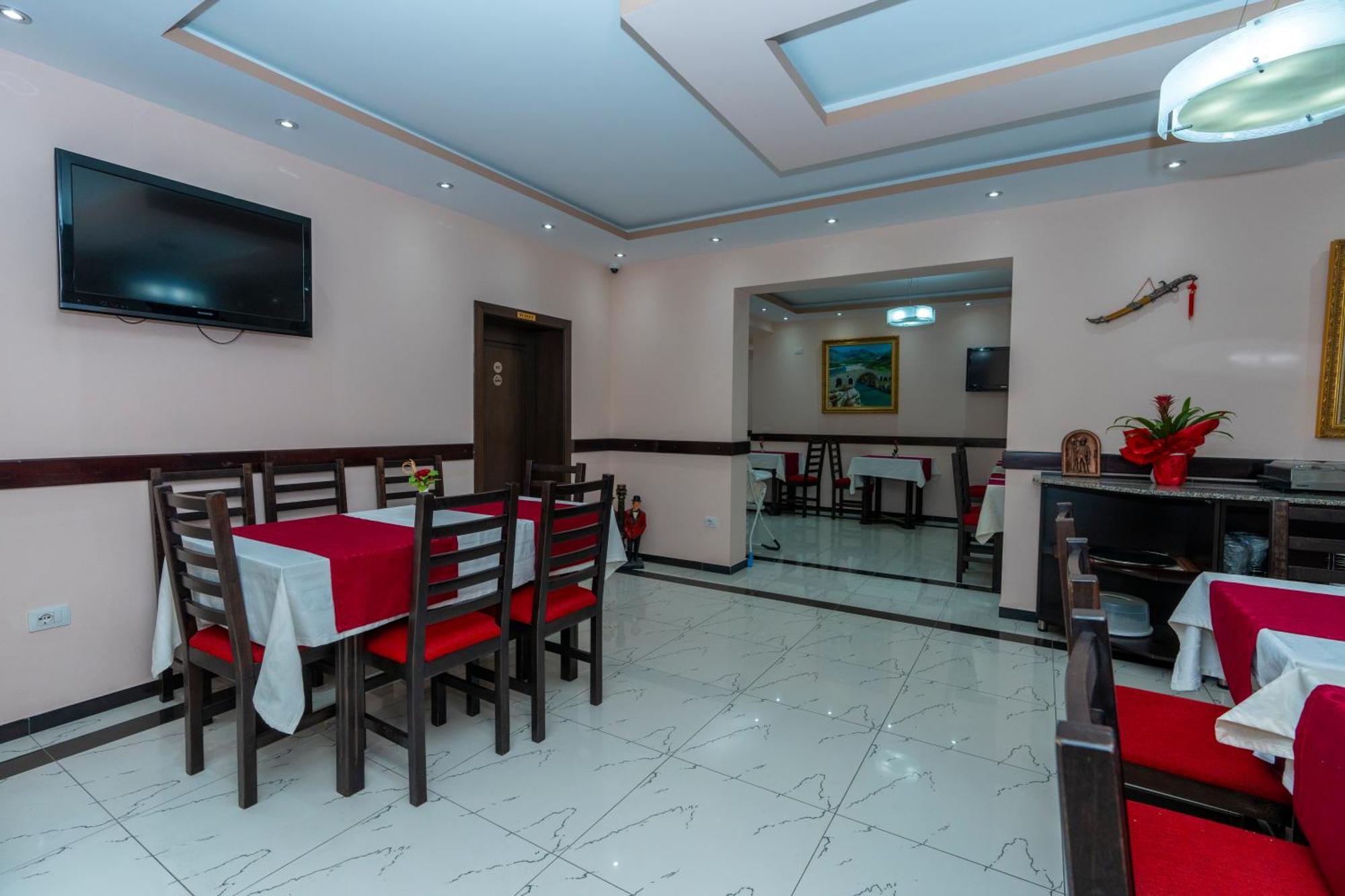 Hotel Albania Веліпоя Екстер'єр фото